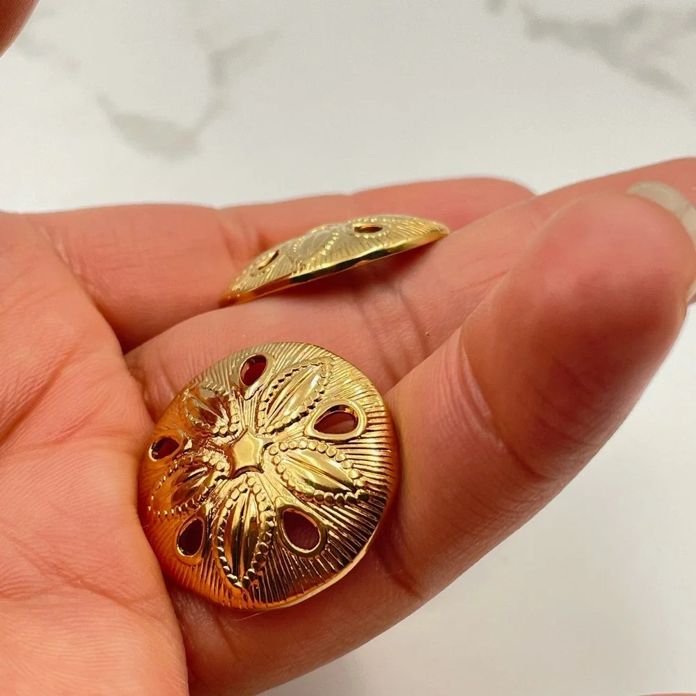 Vintage VTG Gold Tone‎ Sand Dollar Earrings Post Back Beach Sea Life Jewelry